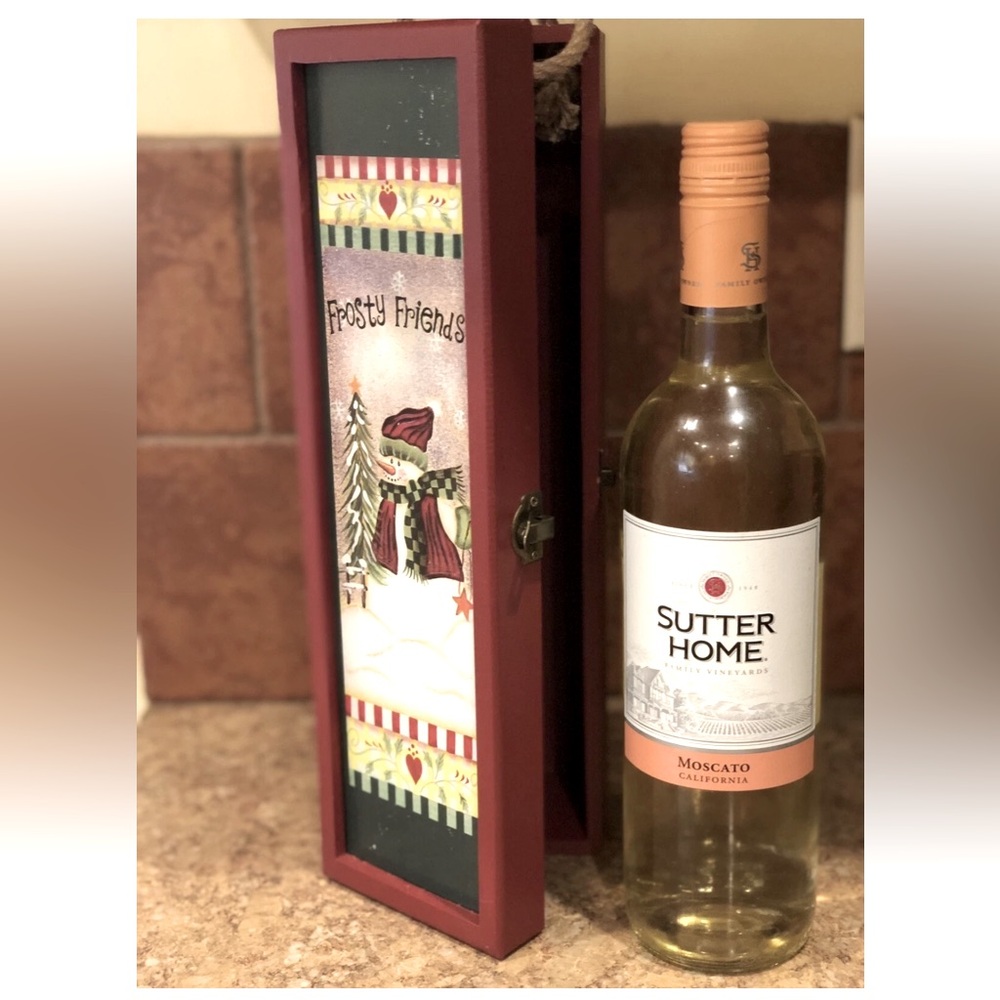 Vintage Style Frosty Friends Holiday Wooden Wine Bottle Box With Handle & Latch
